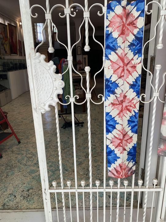 Tie & Dye technique on cotton fabric